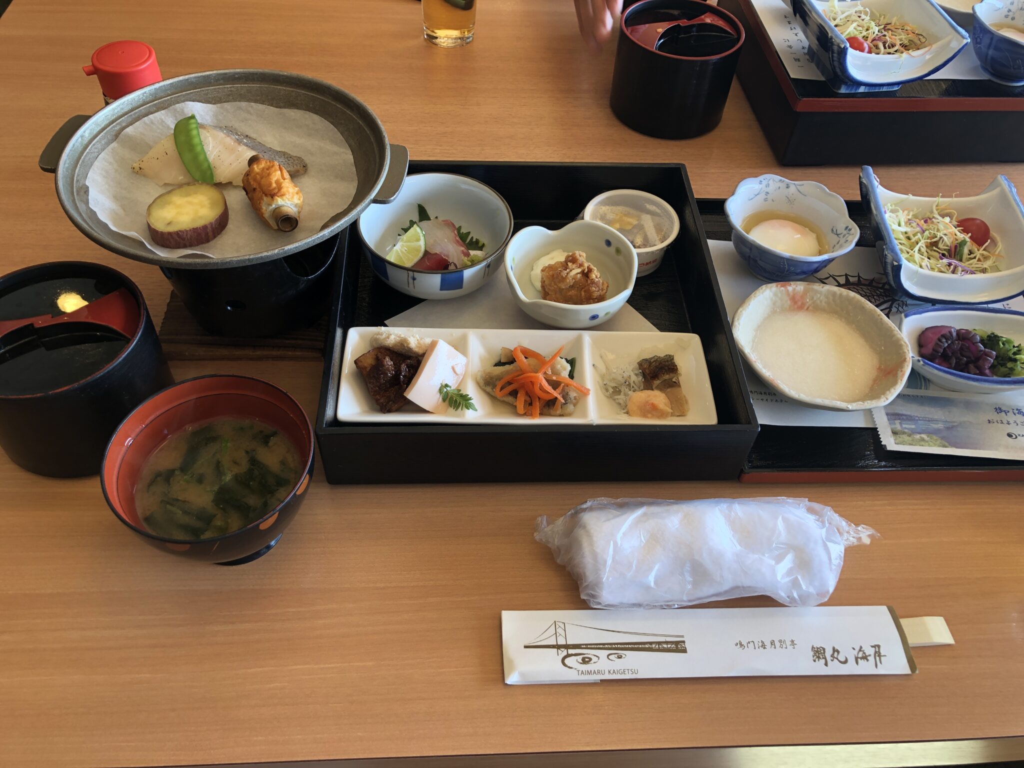 【宿泊記ブログ】コスパ最高！鳴門海月別亭 鯛丸海月に宿泊！部屋・食事はどう？ | トリハピ