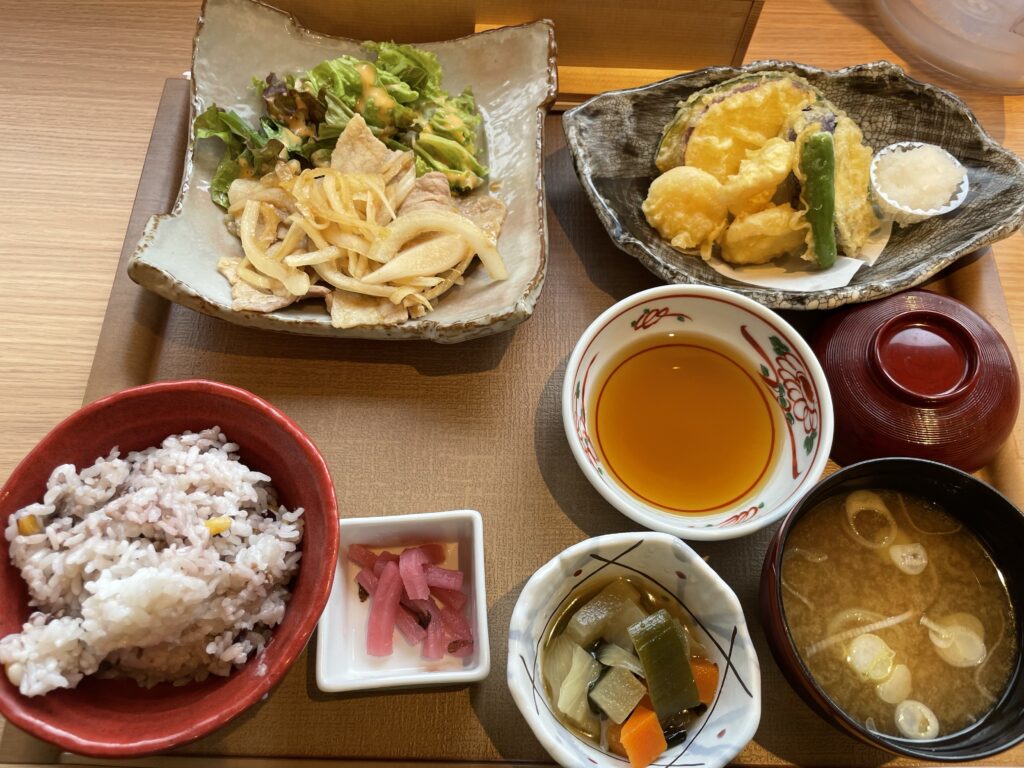 竜泉寺の湯スパメッツァおおたかの天ぷら定食