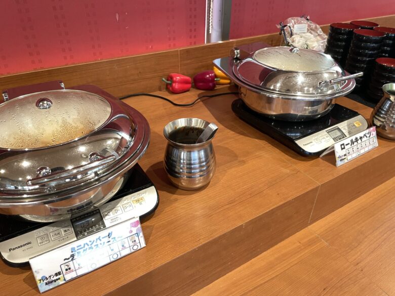 Breakfast buffet dishes