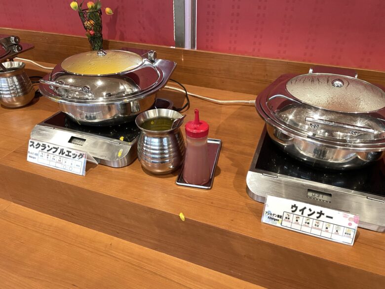Breakfast buffet dishes