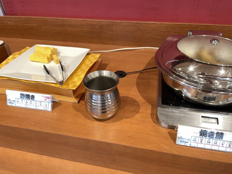 Breakfast buffet dishes