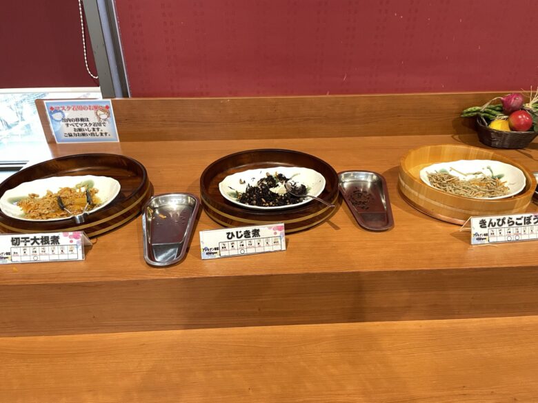 Breakfast buffet dishes