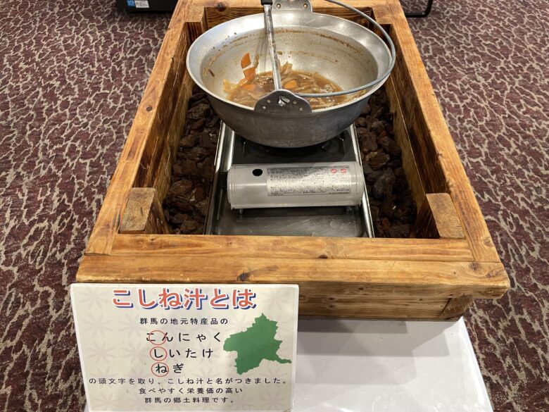Breakfast buffet dishes