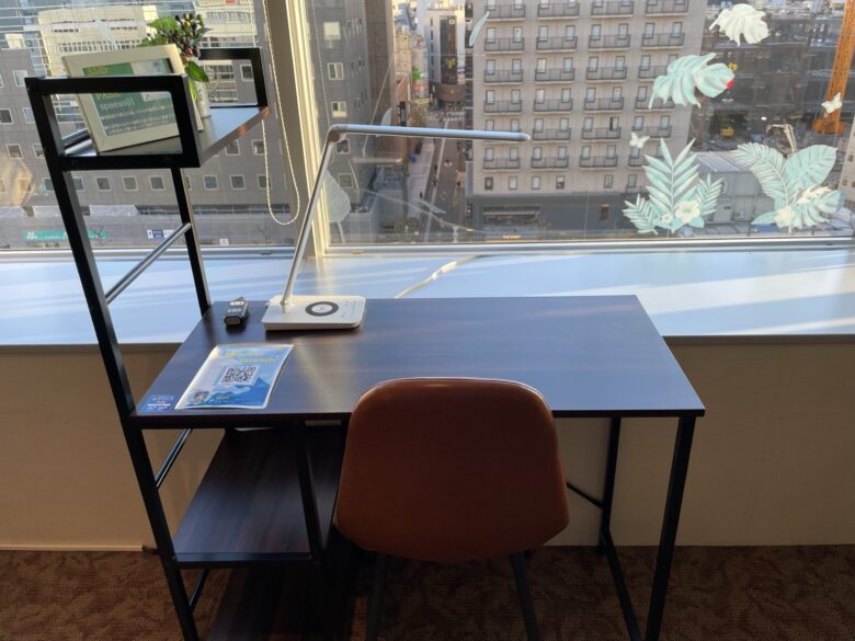 Desk seating with charging station
