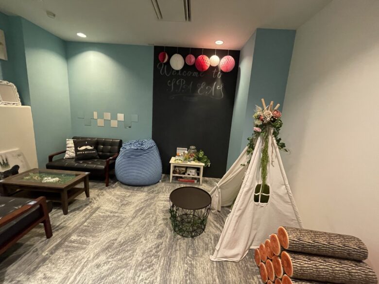 Women-only private premium room