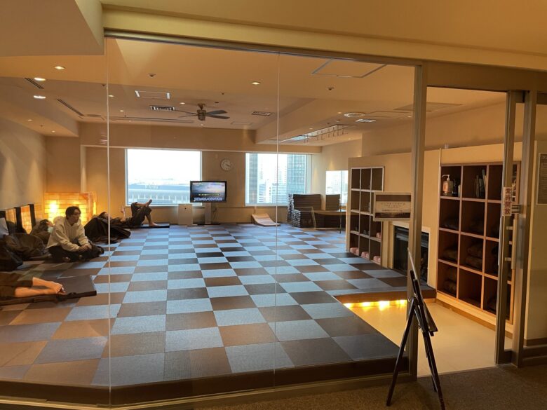 14th floor lounge with bay view