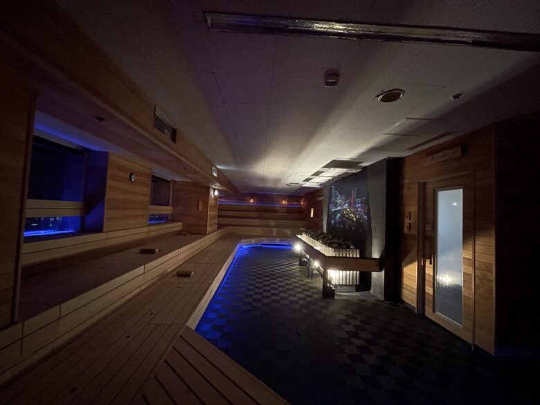 Unisex sauna theater