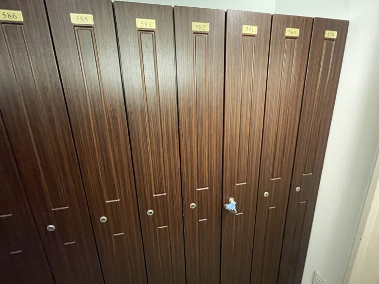 Standard lockers
