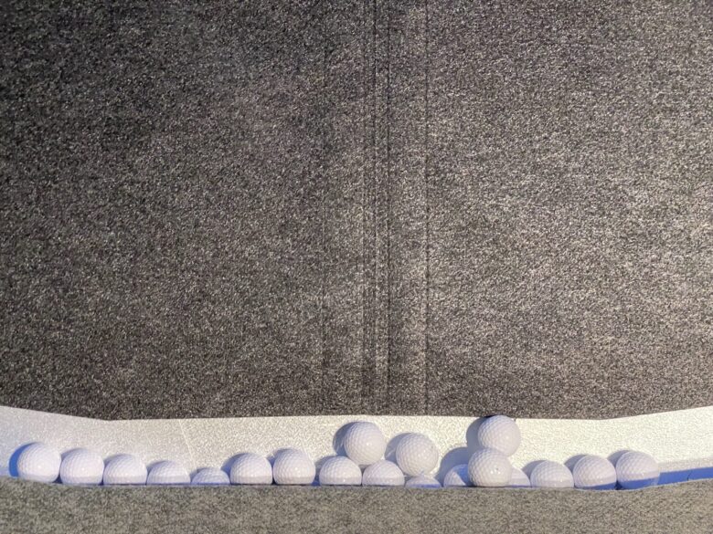 Automatic ball-teeing machine