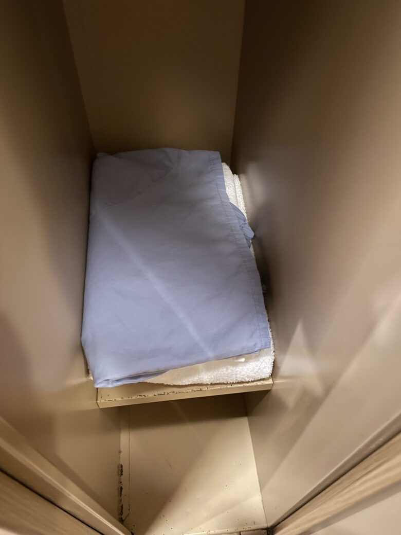Sauna set in locker