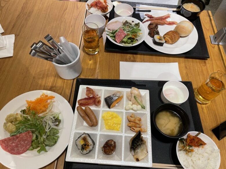 ロッテアライリゾートの朝食ビュッフェで取り分けたワンプレート