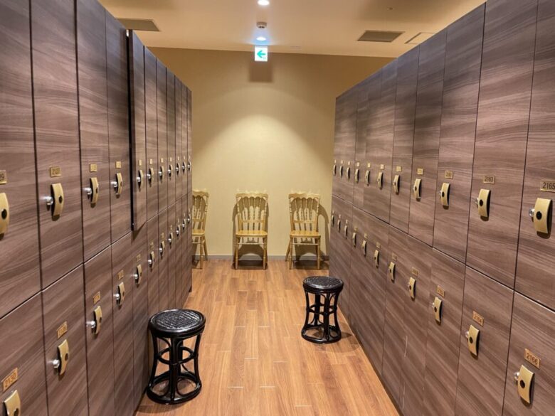 Thermae-yu Nishiazabu: Basement 1: Locker Room at Thermae-yu Nishiazabu (2)
