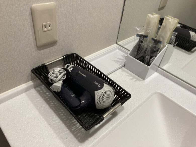 Dormy Inn PREMIUM Nagasaki Ekimae: Washbasin & Shower Room (3)