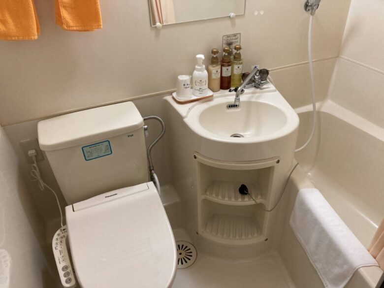 Yataro South Wing: Washbasin, Bathroom & Toilet (1)