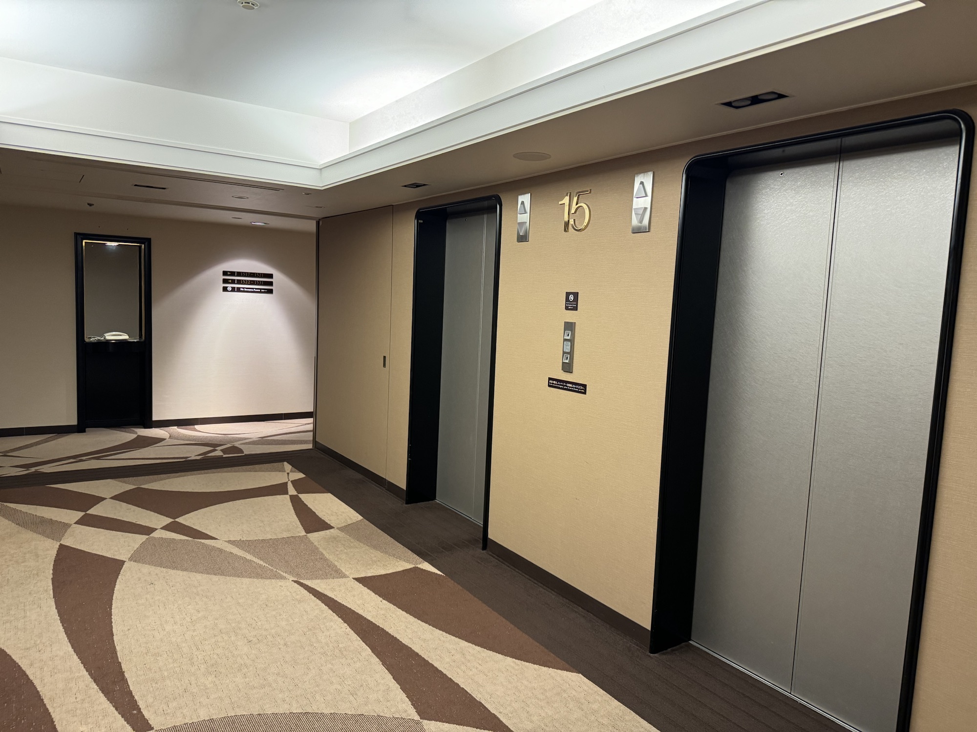 ANAクラウンプラザホテル大阪　客室エレベーターホール