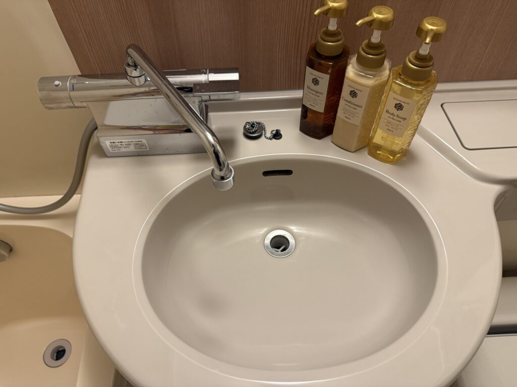 ドーミーイン高崎 備え付けのPOLA製シャンプー・コンディショナー