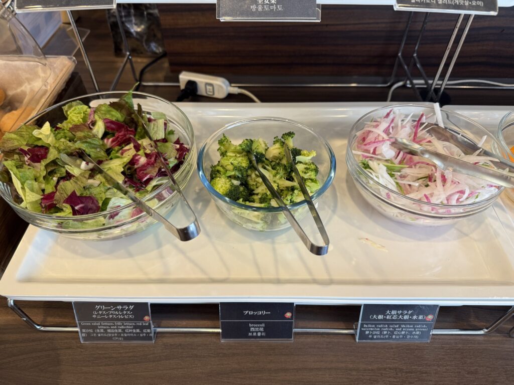 ドーミーイン高崎 朝食バイキング 新鮮な生野菜のサラダバー
