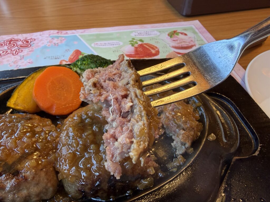 さわやかハンバーグ　げんこつハンバーグ　レア