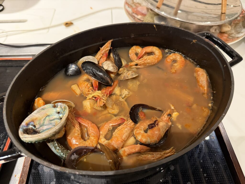 グランドメルキュール伊勢志摩　夕食　　鮑と地元魚介のブイヤベース