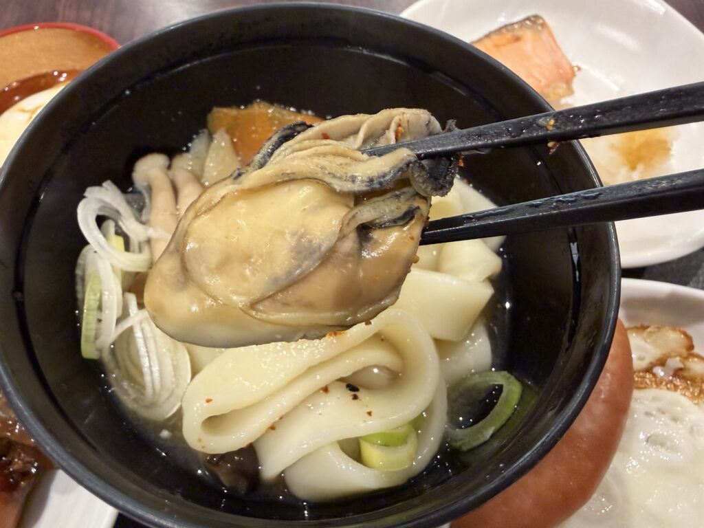 ドーミーイン甲府丸の内 朝食 ボリューミーな牡蠣ほうとう