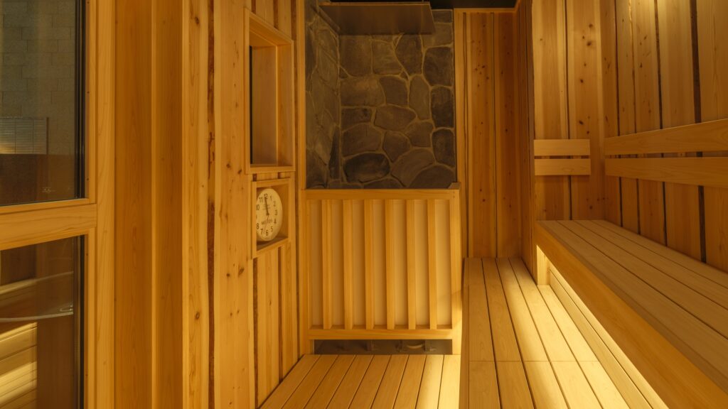 ラビスタ熱海テラスの本格ドライサウナ室内