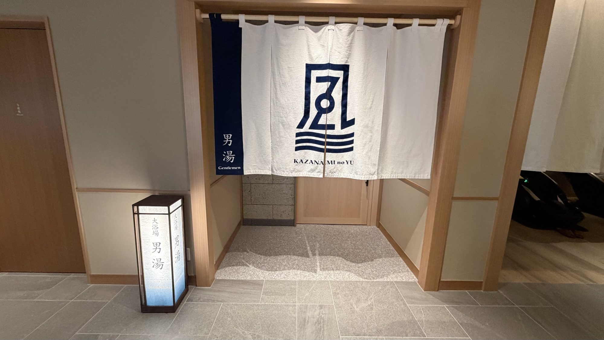 ラビスタ熱海テラスの大浴場入り口と「風」の湯のれん