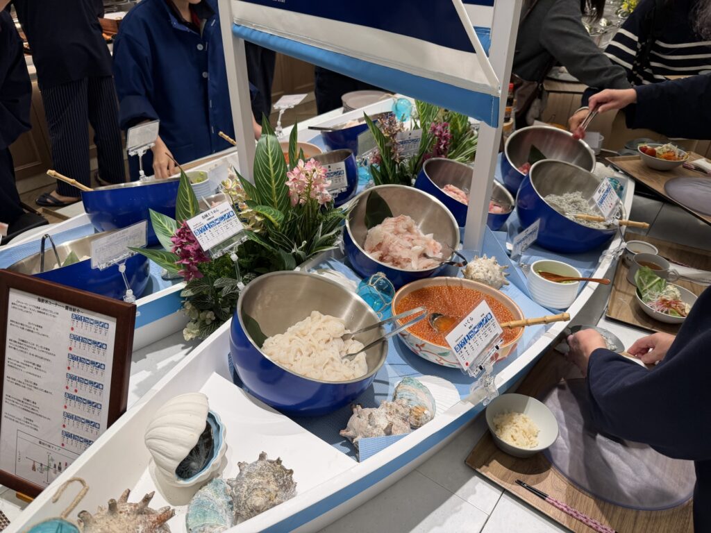 ラビスタ熱海テラスの朝食ビュッフェ・海鮮丼食べ放題コーナー