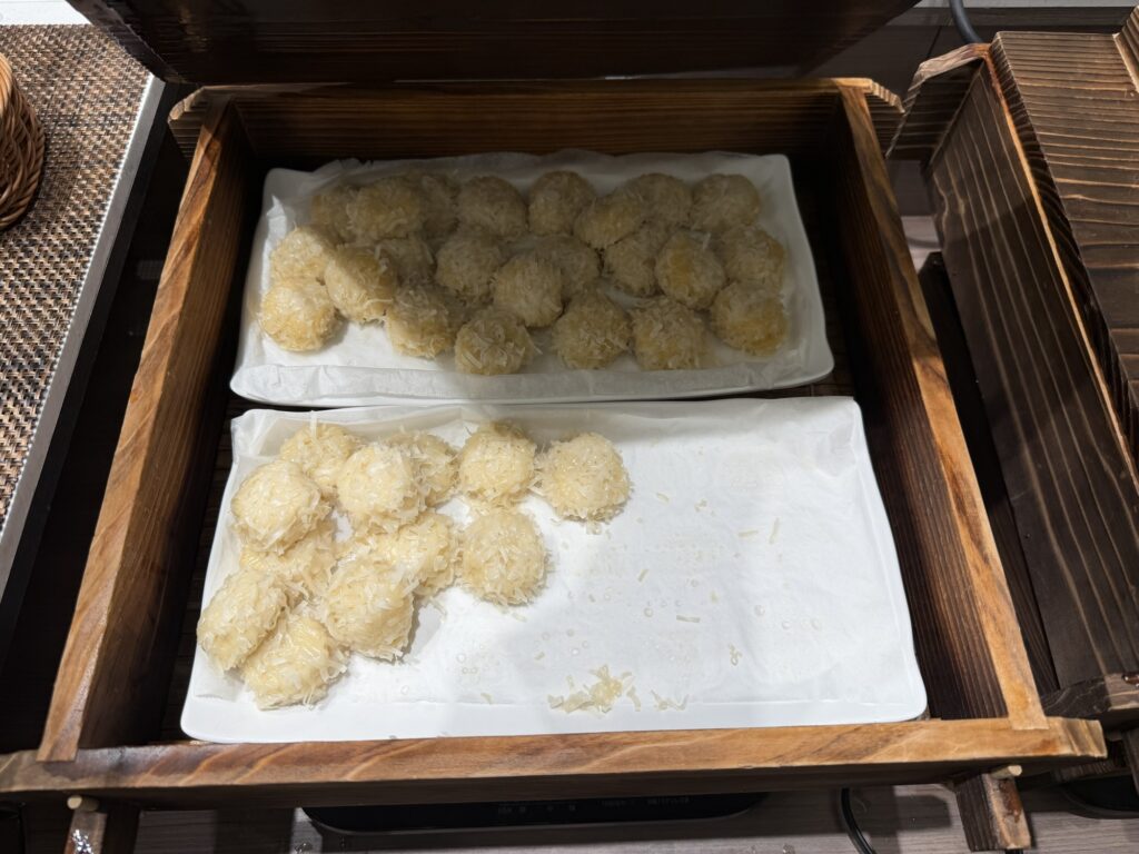 ラビスタ熱海テラスの朝食バイキング。伊豆名産の烏賊を贅沢に使った蒸したての烏賊焼売