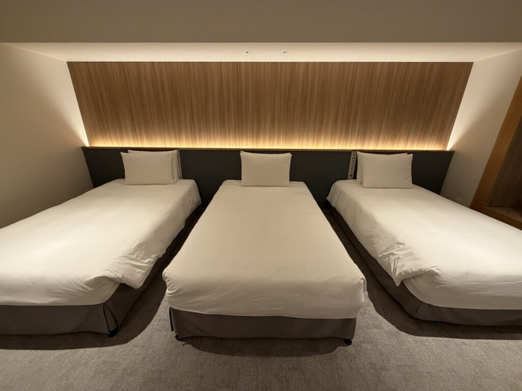 客室のツインベッド