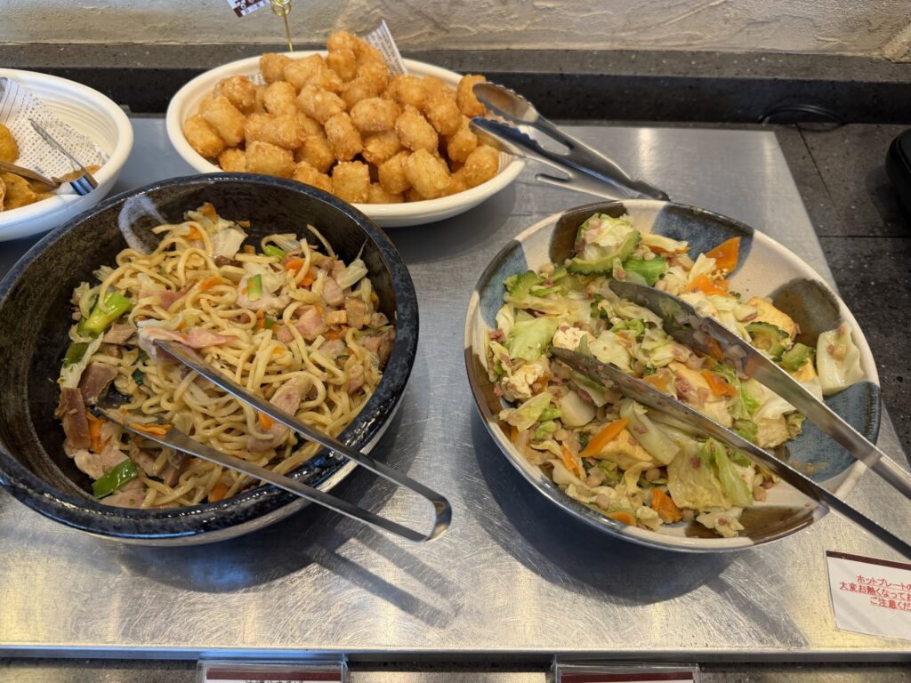 色とりどりの小鉢に盛られた惣菜