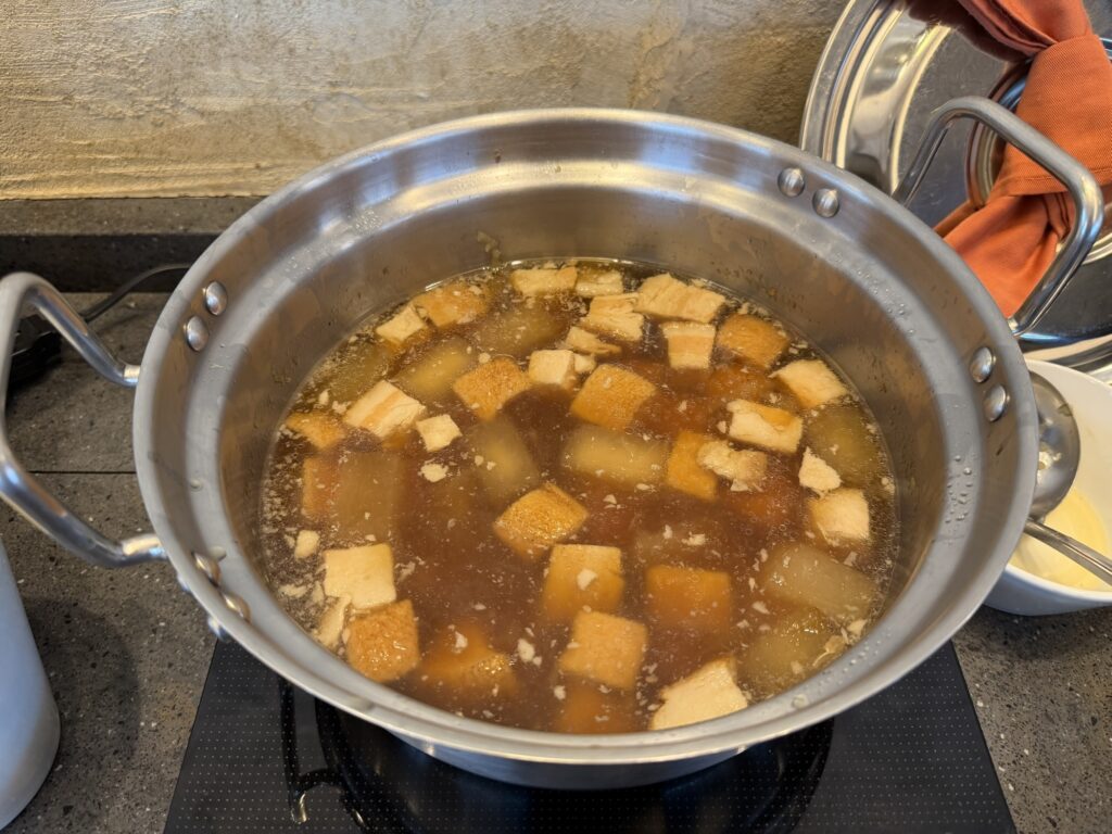 豆腐が入った鍋料理