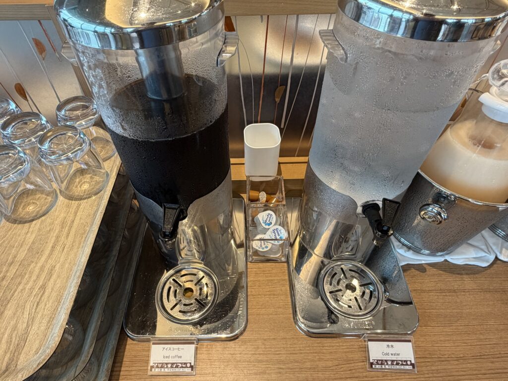 背の高いドリンクサーバー
