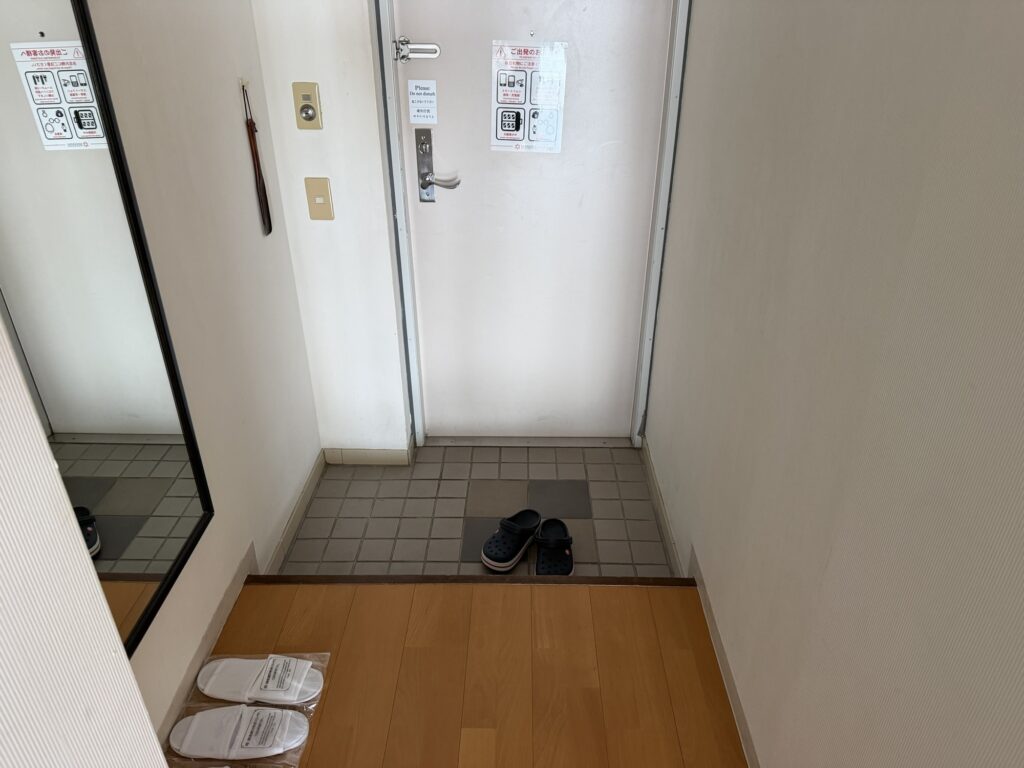 ホテルマハイナの客室の玄関スペース