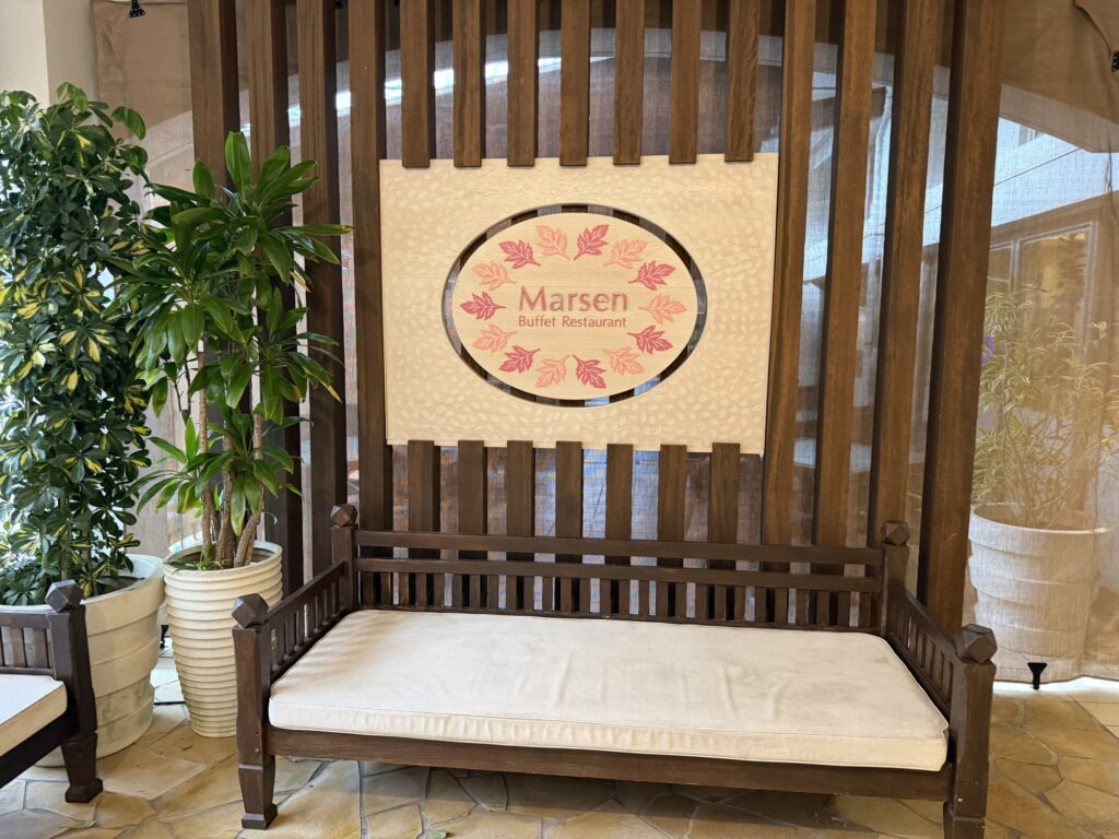 ホテルマハイナ館内の案内サイン