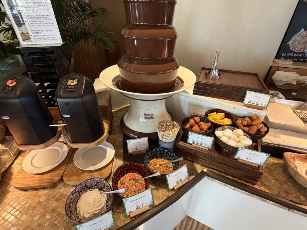 チョコレートファウンテンのデザートコーナー