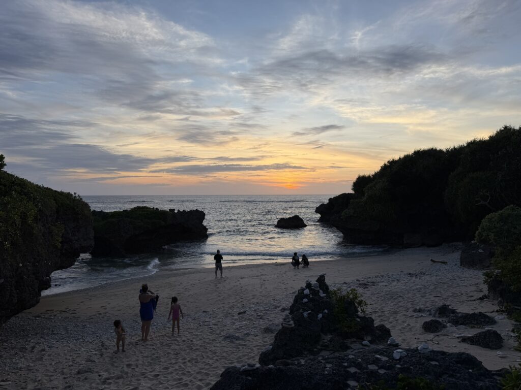 万座の海に沈むサンセット