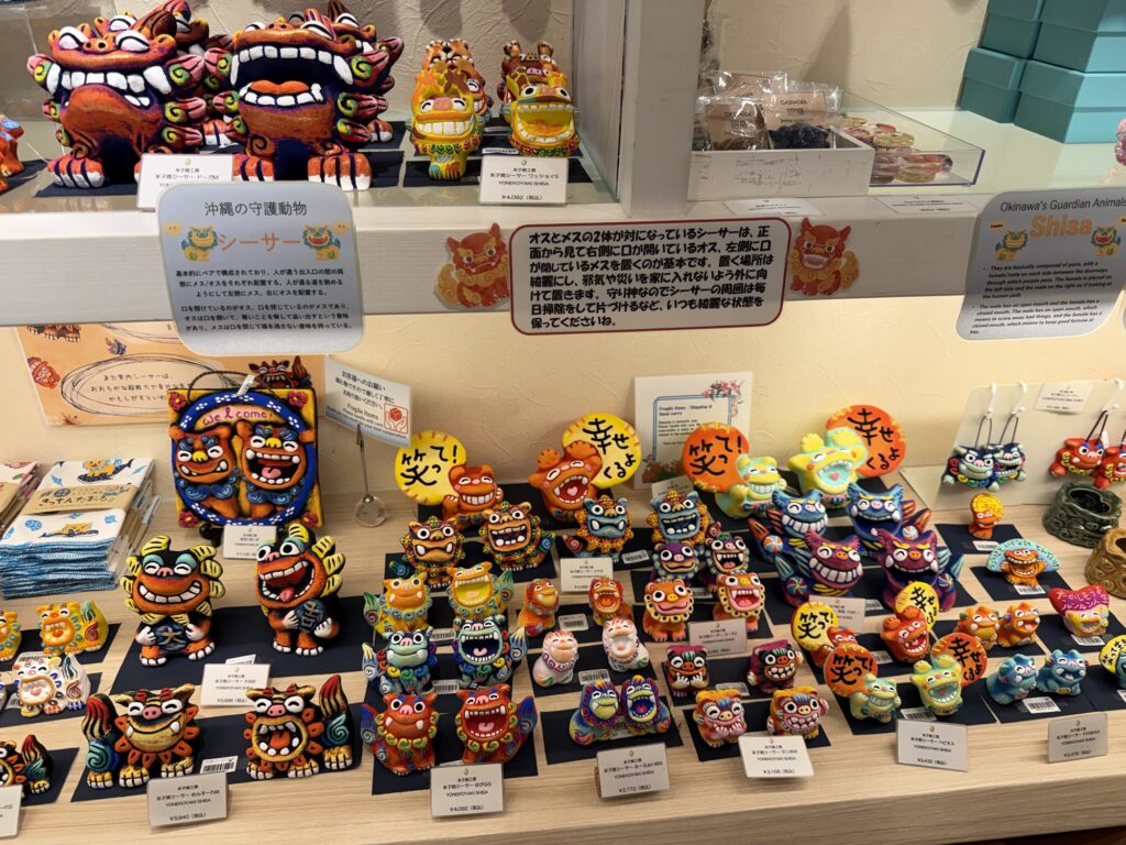 ホテルショップに並ぶお土産