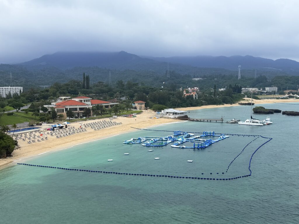 万座毛周辺の海岸線