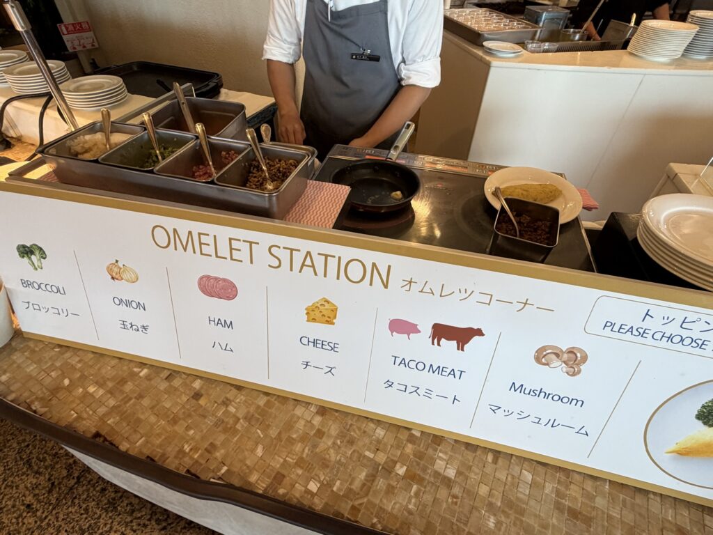 目の前で仕上げてくれるオムレツステーション