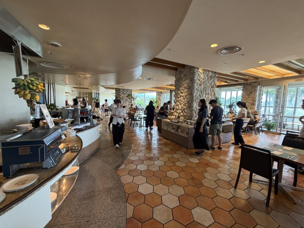 アクアベル オールデイダイニングの店内