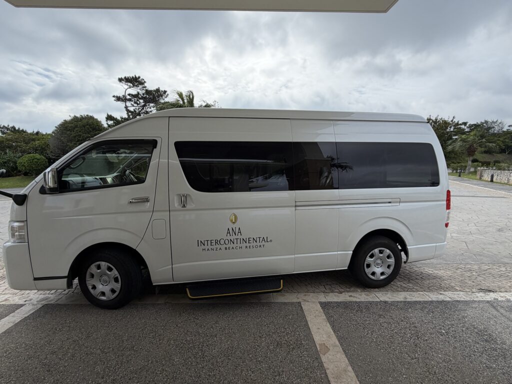 ホテルの送迎車