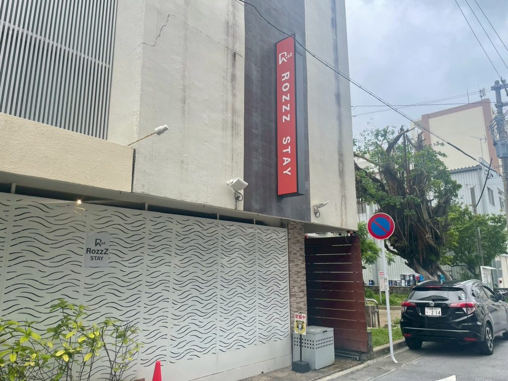 RozzZ STAY那覇旭橋駅前の外観