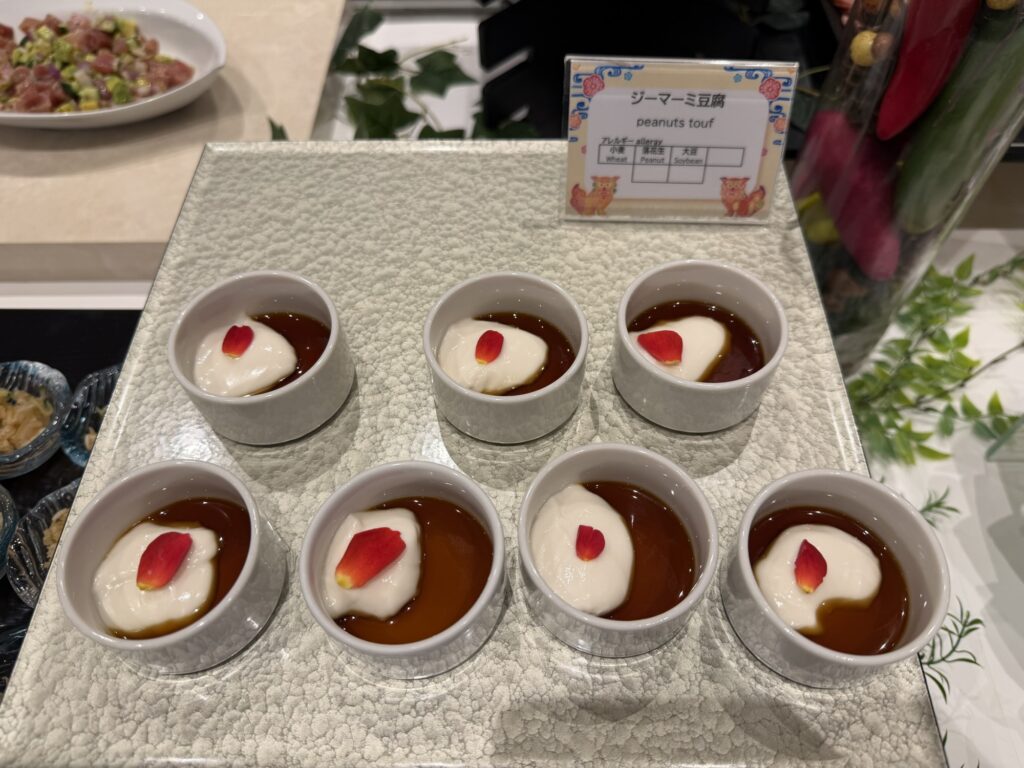 小さなグラスに入ったデザート