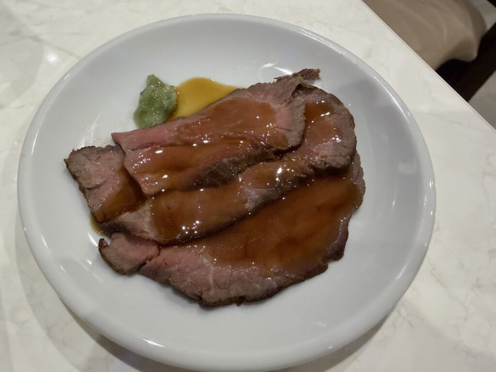 ローストビーフ風の肉料理