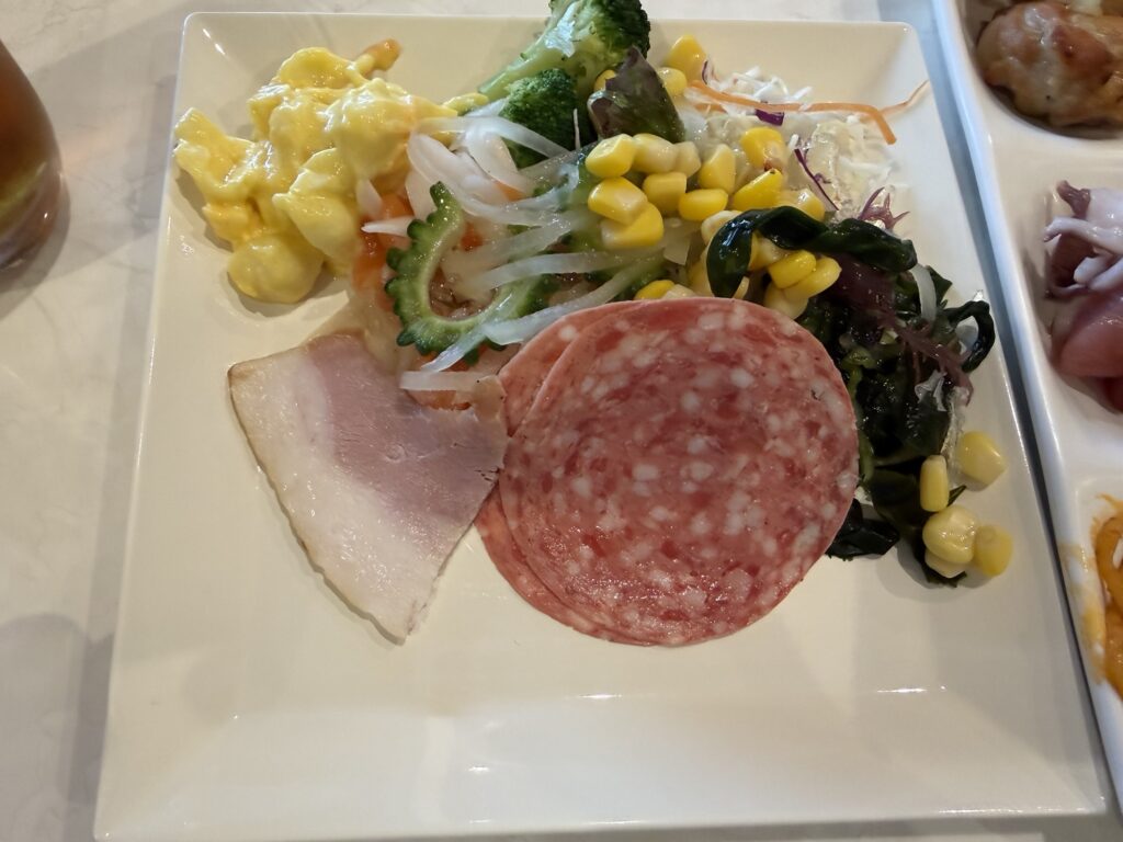 ハムとサラミの盛り合わせ
