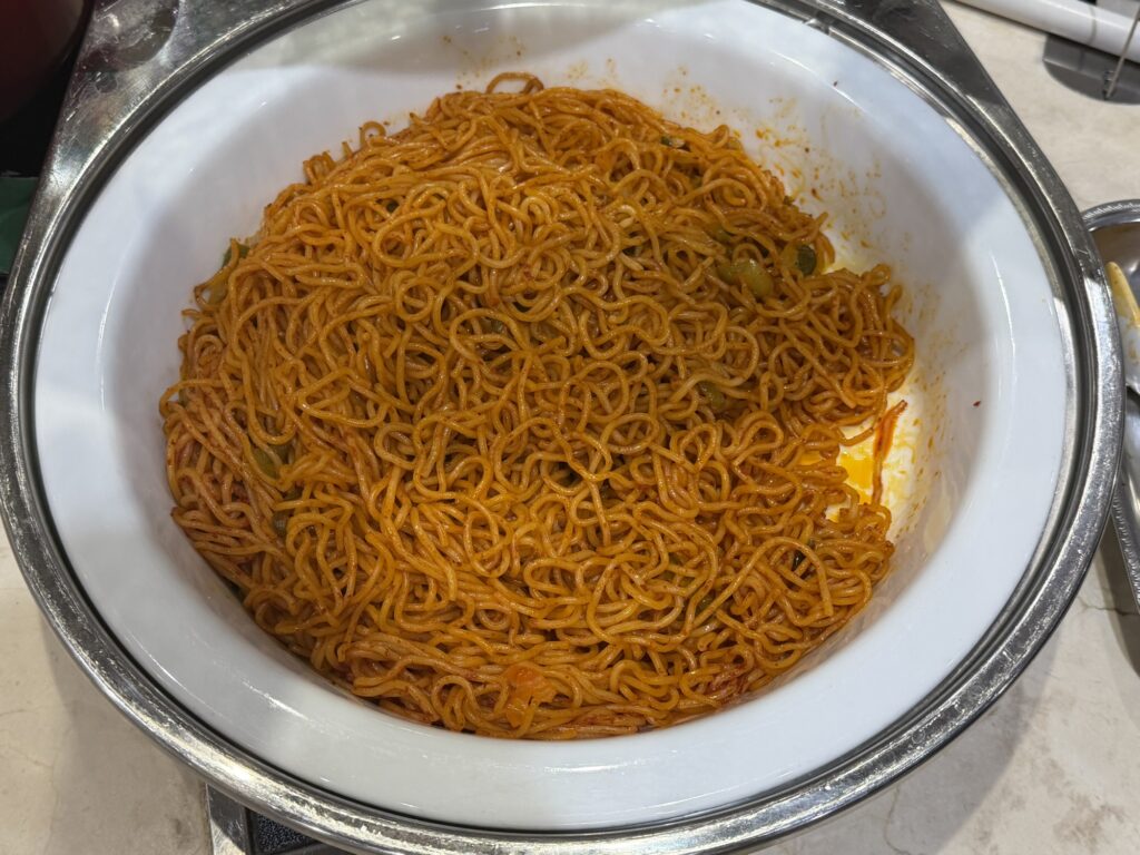焼きそば風の麺料理