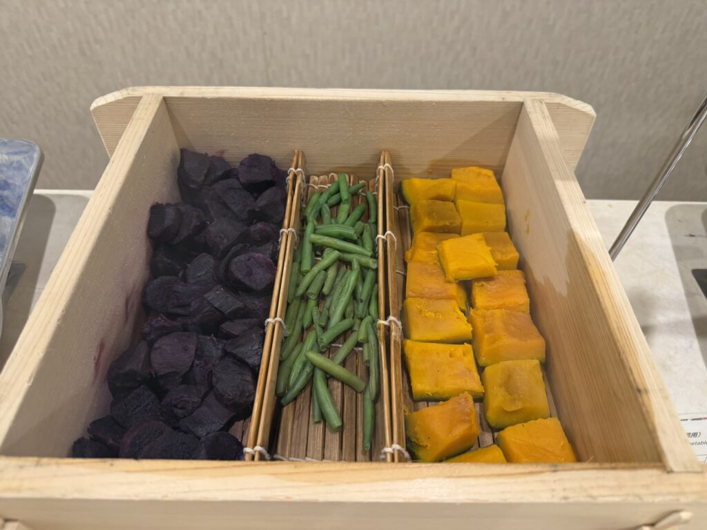 彩り豊かな温野菜の盛り合わせ