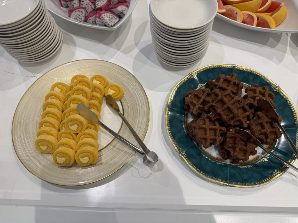 デザートコーナーの焼き菓子