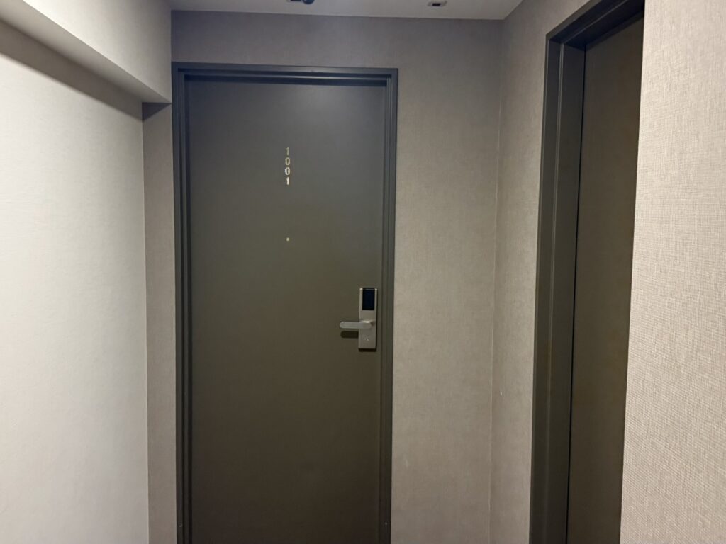 客室入口のドア
