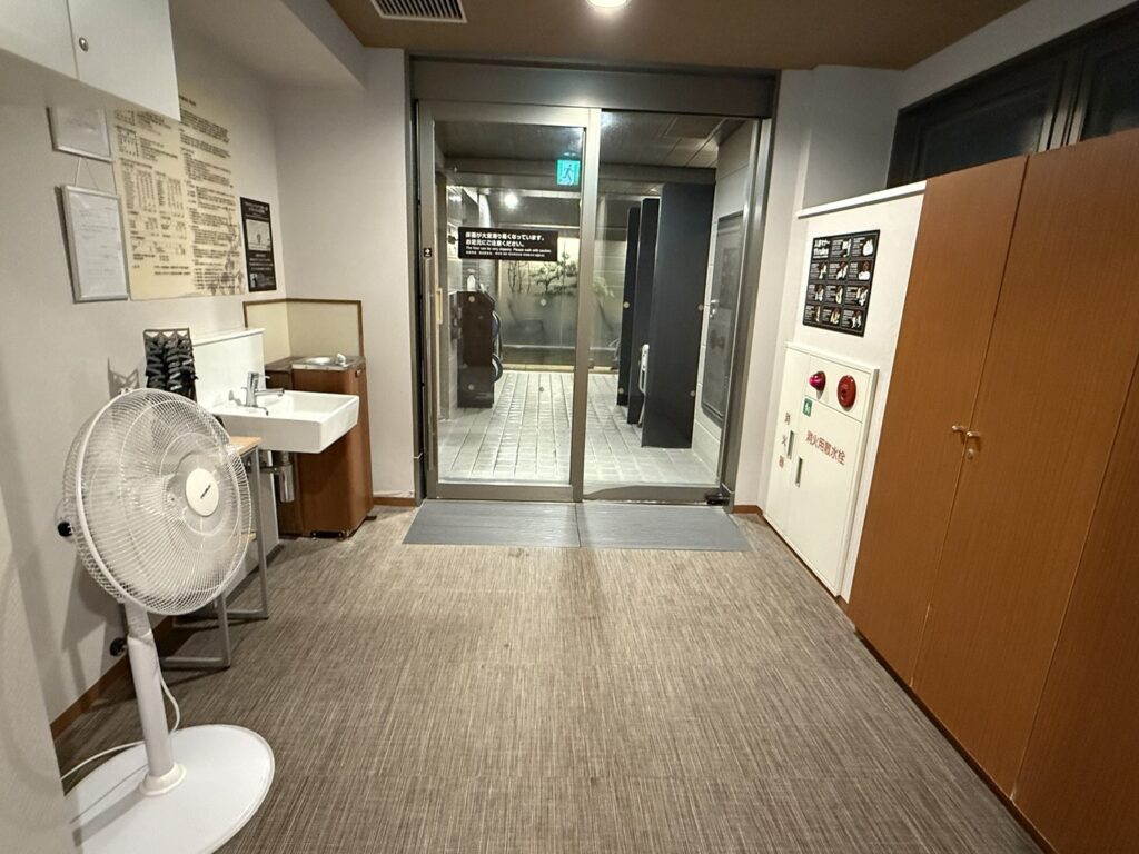 大浴場へ向かう廊下